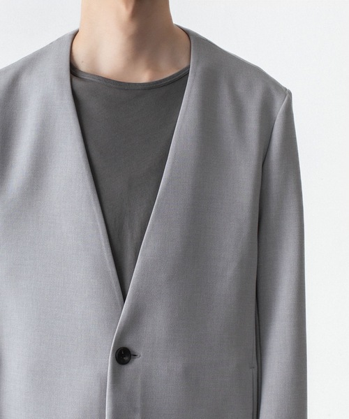 ATTACHMENT(アタッチメント)の「PE ストレッチ ダブルクロス カラーレス JKT / PE STRETCH DOUBLE CLOTH COLLARLESS JKT(ノーカラージャケット・メンズ・ライトグレー/ブラック/ダークブラウン・2)」の8枚目の写真