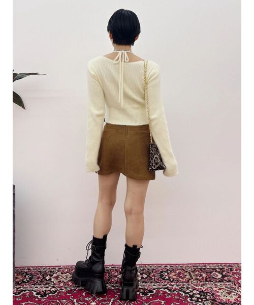 EVRIS(エヴリス)の「ダブルバックルベルトミニスカート(スカート・レディース・キャメル/ブラック・MEDIUM/SMALL)」の4枚目の写真