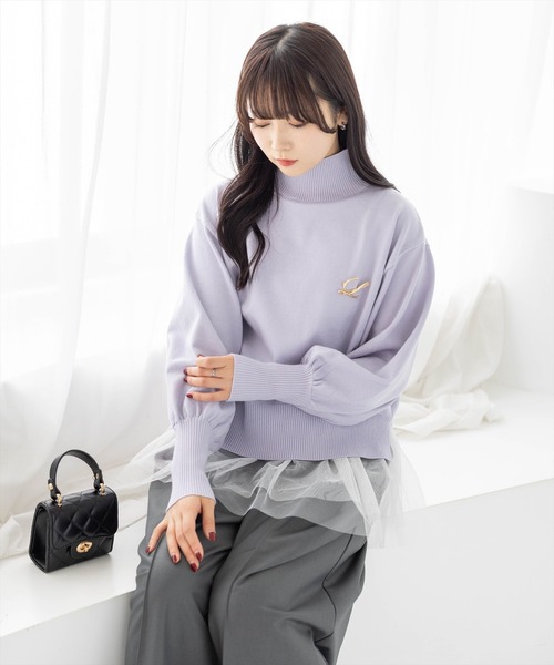 CLEAR BASIC（クリアベーシック）の「ブローチ付きハイネックニットトップス＆チュールキャミセット[大人 フェミニン 上品]≪再入荷≫（ニット/セーター・レディース・ブラック/アイボリー/ブラウン/ラベンダー・F）」の4枚目の写真