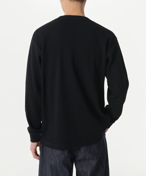MUSINSA STANDARD（ムシンサスタンダード）の「ワッフルリラックスドクルーネック長袖Tシャツ[ブラック]（Tシャツ/カットソー・メンズ・その他・MEDIUM/LARGE/X-LARGE/XX-LARGE/XXX-LARGE/SMALL）」の4枚目の写真