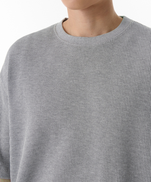 MUSINSA STANDARD（ムシンサスタンダード）の「ワッフルリラックスクルーネックTシャツ[ミディアムグレー]（Tシャツ/カットソー・メンズ・その他・SMALL/MEDIUM/LARGE/X-LARGE/XX-LARGE/XXX-LARGE）」の3枚目の写真