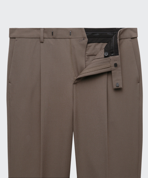 MUSINSA STANDARD(ムシンサスタンダード)の「ワイドヒドゥンバンディングスラックス【ダスティベージュ】(スラックス・メンズ・その他・40/38/42/36/34/28/29/32/30/31/33/26/27)」の4枚目の写真