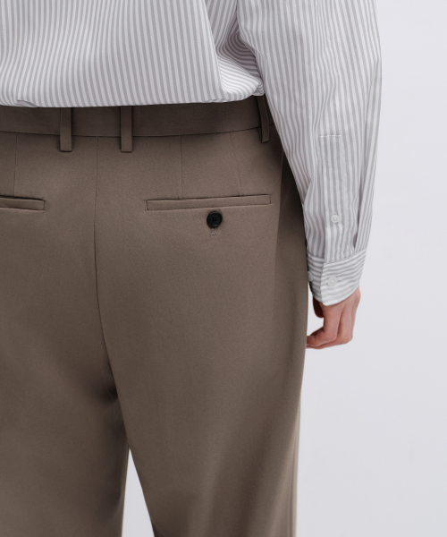 MUSINSA STANDARD(ムシンサスタンダード)の「ワイドヒドゥンバンディングスラックス【ダスティベージュ】(スラックス・メンズ・その他・40/38/42/36/34/28/29/32/30/31/33/26/27)」の7枚目の写真