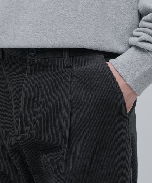 MUSINSA STANDARD（ムシンサスタンダード）の「ワイドコーデュロイパンツ[ダークグレー]（その他パンツ・メンズ・その他・28/29/32/30/31/33/26/27/38/36/34）」の5枚目の写真