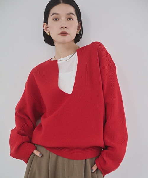hunch(ハンチ)の「【静電気防止】やわもちヤーン 深Vデザインニット(ニット/セーター・レディース・レッド/チャコール/アイボリー・FREE)」の4枚目の写真