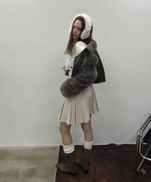 SHAGGIE(シャギー)の「ミニコーデュロイプリーツスカート(スカート・レディース・ホワイト/ブラウン・SMALL/MEDIUM)」の16枚目の写真