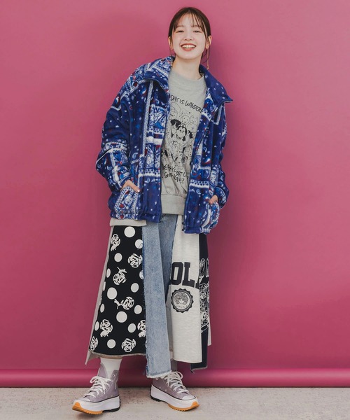 ScoLar（スカラー）の「153734：ランダムバンダナ柄 双面フランネルブルゾン（ブルゾン・レディース・ブラック/ネイビー・M）」の3枚目の写真