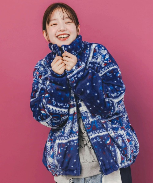 ScoLar（スカラー）の「153734：ランダムバンダナ柄 双面フランネルブルゾン（ブルゾン・レディース・ブラック/ネイビー・M）」の4枚目の写真