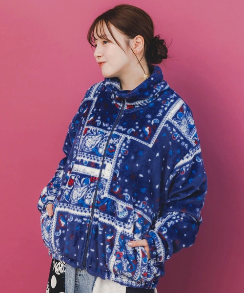 ScoLar（スカラー）の「153734：ランダムバンダナ柄 双面フランネルブルゾン（ブルゾン・レディース・ブラック/ネイビー・M）」の5枚目の写真