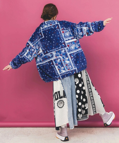 ScoLar（スカラー）の「153734：ランダムバンダナ柄 双面フランネルブルゾン（ブルゾン・レディース・ブラック/ネイビー・M）」の6枚目の写真