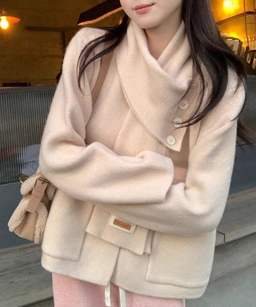 AsheKsha(アシクシャ)の「取り外し可能なスカーフ付きニットトップス:優しい印象を演出(カーディガン/ボレロ・レディース・ベージュ/レッド/ピンク・M)」の9枚目の写真