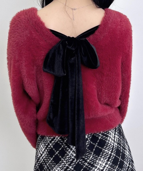 INGNI(イング)の「バックベロアリボンフェザーニット(ニット/セーター・レディース・ホワイト×ブラック/チャコールグレー×ブラック/ワイン系4・M)」の1枚目の写真
