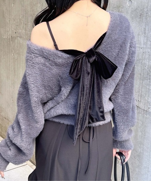 INGNI(イング)の「バックベロアリボンフェザーニット(ニット/セーター・レディース・ホワイト×ブラック/チャコールグレー×ブラック/ワイン系4・M)」の12枚目の写真