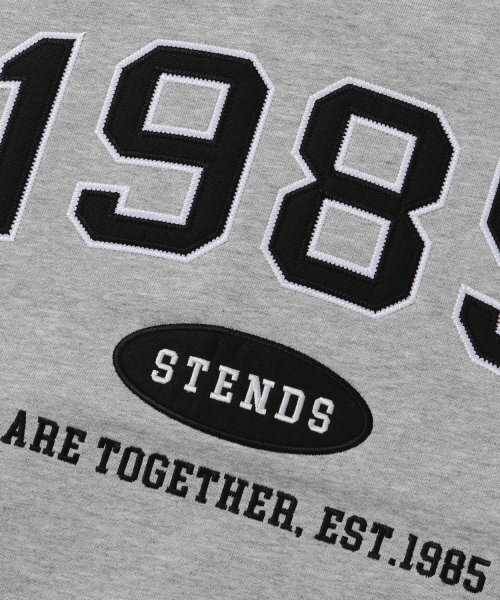 STENDS（ステンズ）の「[M~4XL] オリジナル1985クルーネック_グレー-ブラック（スウェット・レディース・その他・XX-LARGE/XXX-LARGE/LARGE/MEDIUM/X-LARGE/XXXX-LARGE）」の4枚目の写真