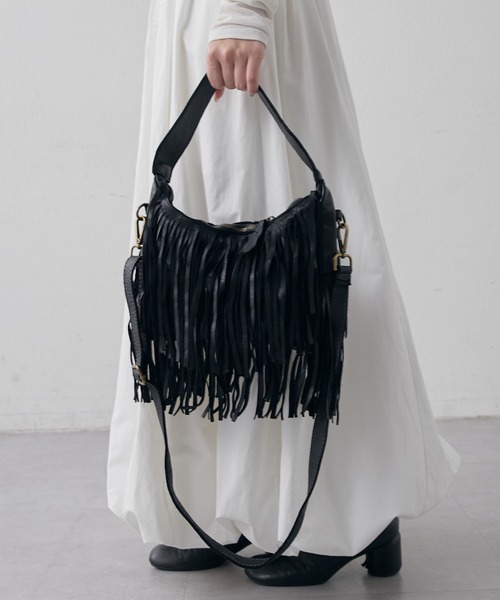 Lui's(ルイス)の「neron / フリンジバッグ(トートバッグ・レディース・ブラック・FREE)」の2枚目の写真