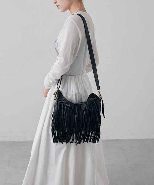 Lui's(ルイス)の「neron / フリンジバッグ(トートバッグ・レディース・ブラック・FREE)」の3枚目の写真