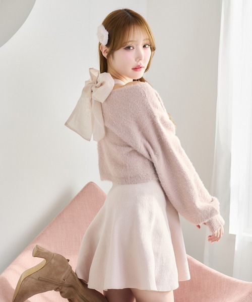 one after another NICE CLAUP(ワンアフターアナザーナイスクラップ)の「【S/Mサイズ展開】2wayフェザーカーデSET後ろリボンニットミニワンピ(ワンピース・レディース・アイボリー/チャコールグレー/ピンク・SMALL/MEDIUM)」の1枚目の写真