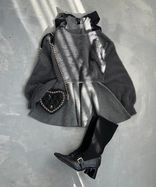 one after another NICE CLAUP(ワンアフターアナザーナイスクラップ)の「【S/Mサイズ展開】2wayフェザーカーデSET後ろリボンニットミニワンピ(ワンピース・レディース・アイボリー/チャコールグレー/ピンク・SMALL/MEDIUM)」の5枚目の写真