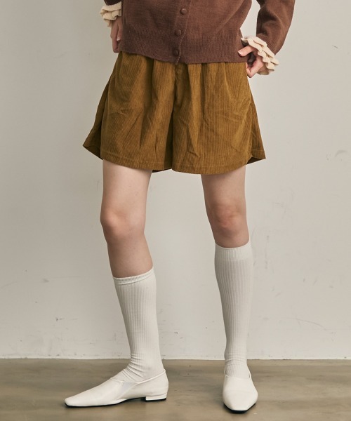 Clum(クルム)の「コーデュロイタックキュロットショーツ(その他パンツ・レディース・ブラック/テラコッタ/サンドベージュ・FREE)」の4枚目の写真