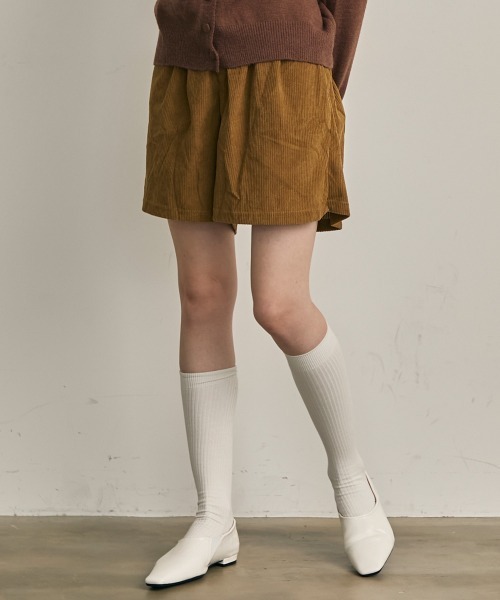 Clum(クルム)の「コーデュロイタックキュロットショーツ(その他パンツ・レディース・ブラック/テラコッタ/サンドベージュ・FREE)」の6枚目の写真