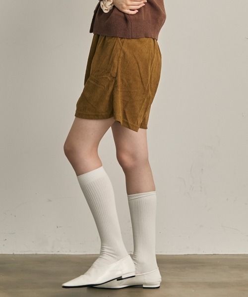 Clum(クルム)の「コーデュロイタックキュロットショーツ(その他パンツ・レディース・ブラック/テラコッタ/サンドベージュ・FREE)」の8枚目の写真