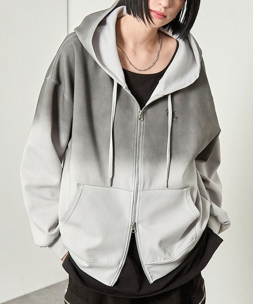 Alfred Alex（アルフレッドアレックス）の「【Alfred Alex】ヴィンテージ加工 グラデーション オーバーサイズ ダブルジップ ダンボール パーカー（パーカー・メンズ・グレー/グレー系/ブラック/ダークブラウン/ブラック系・M/L）」の4枚目の写真