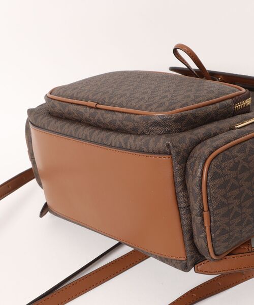 MICHAEL KORS(マイケルコース)の「MERRITT SM CARGO BKPK バックパック(バックパック/リュック・レディース・ブラウン・FREE)」の3枚目の写真