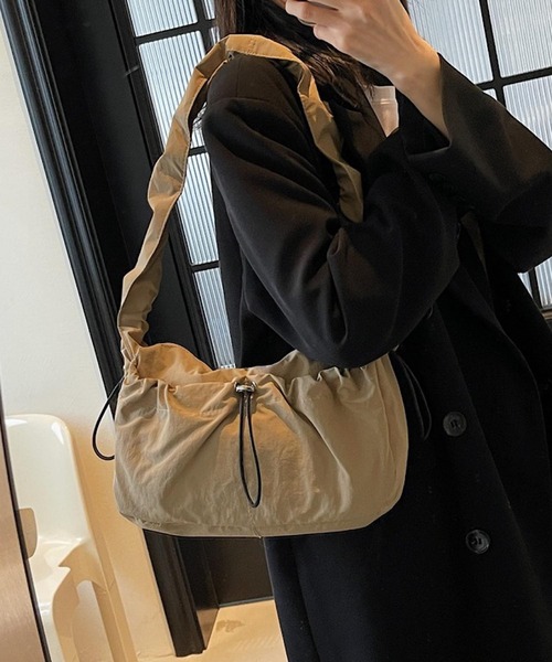 Mignonjour(ミニョンジュール)の「Mignonjour/ナイロンくしゅくしゅバッグ M2884(ハンドバッグ・レディース・カーキ/ブラック/アイボリー/ベージュ・FREE)」の7枚目の写真