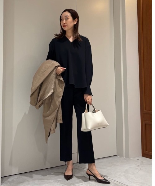 ESTNATION（エストネーション）の「ESTNATION / ダブルクロスVネックブラウス（シャツ/ブラウス・レディース・ネイビー/オフホワイト・38/36）」の9枚目の写真