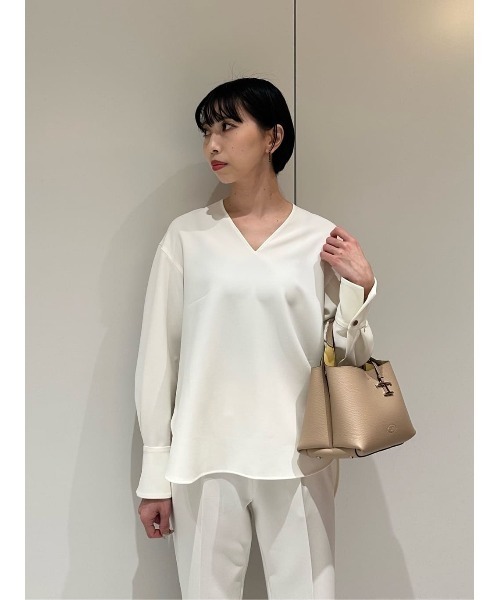 ESTNATION（エストネーション）の「ESTNATION / ダブルクロスVネックブラウス（シャツ/ブラウス・レディース・ネイビー/オフホワイト・38/36）」の13枚目の写真