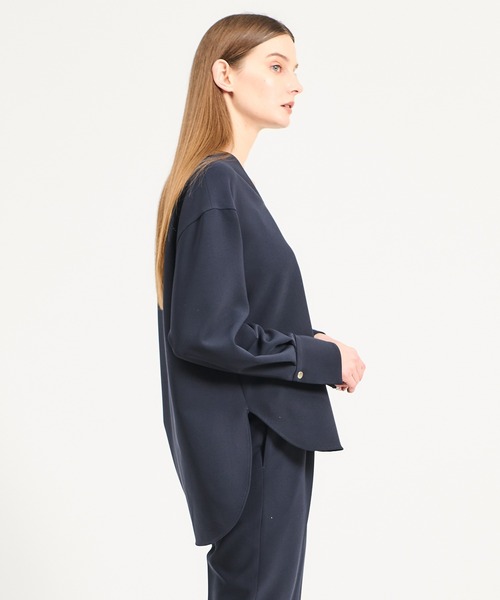 ESTNATION（エストネーション）の「ESTNATION / ダブルクロスVネックブラウス（シャツ/ブラウス・レディース・ネイビー/オフホワイト・38/36）」の14枚目の写真