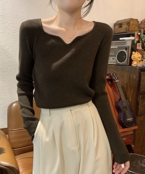 Beststore(ベストストア)の「キーネックリブニット 長袖 デコルテ綺麗見せ レディース(ニット/セーター・レディース・カーキ/ライトベージュ/ブラック/ブラウン/ホワイト/ベージュ・FREE)」の4枚目の写真