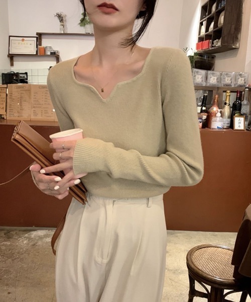 Beststore(ベストストア)の「キーネックリブニット 長袖 デコルテ綺麗見せ レディース(ニット/セーター・レディース・カーキ/ライトベージュ/ブラック/ブラウン/ホワイト/ベージュ・FREE)」の20枚目の写真
