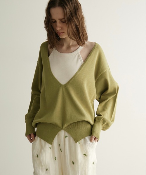 LOSCa（ロスカ）の「深Vネックブラウジングニット（ニット/セーター・レディース・ブラック/グリーン/ピンク・FREE）」の2枚目の写真