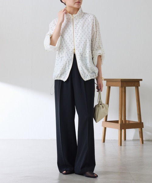 COLLAGE GALLARDAGALANTE（コラージュガリャルダガランテ）の「パッカブルスタンドネックブルゾン（マウンテンパーカー・レディース・グレー/ホワイト/ブラウン・FREE）」の4枚目の写真