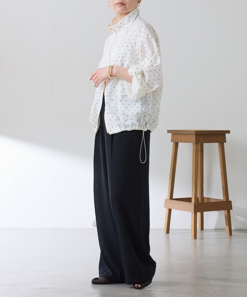 COLLAGE GALLARDAGALANTE（コラージュガリャルダガランテ）の「パッカブルスタンドネックブルゾン（マウンテンパーカー・レディース・グレー/ホワイト/ブラウン・FREE）」の10枚目の写真