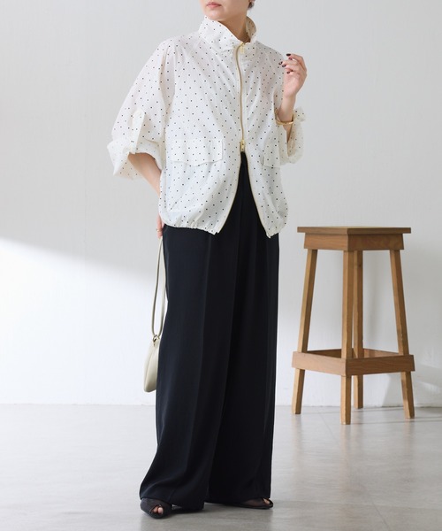 COLLAGE GALLARDAGALANTE（コラージュガリャルダガランテ）の「パッカブルスタンドネックブルゾン（マウンテンパーカー・レディース・グレー/ホワイト/ブラウン・FREE）」の14枚目の写真