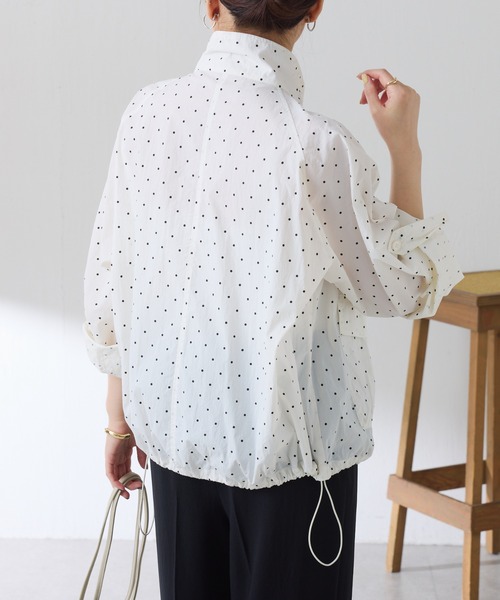 COLLAGE GALLARDAGALANTE（コラージュガリャルダガランテ）の「パッカブルスタンドネックブルゾン（マウンテンパーカー・レディース・グレー/ホワイト/ブラウン・FREE）」の8枚目の写真