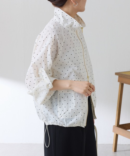 COLLAGE GALLARDAGALANTE（コラージュガリャルダガランテ）の「パッカブルスタンドネックブルゾン（マウンテンパーカー・レディース・グレー/ホワイト/ブラウン・FREE）」の9枚目の写真