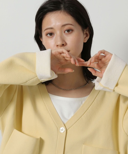 LAKOLE（ラコレ）の「配色Vネックカーディガン / 648319（カーディガン/ボレロ・レディース・イエロー/ベージュ/グレー/ブラック・FREE）」の4枚目の写真