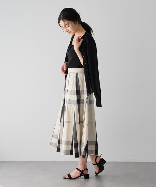 YECCA VECCA（イェッカヴェッカ）の「【撥水】メモリーフレアスカート（スカート・レディース・ネイビー/ライトベージュ・FREE）」の6枚目の写真