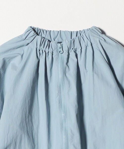 green label relaxing（グリーンレーベルリラクシング）の「ギャザーブルゾン / キッズ 撥水・UVカット 100cm-160cm（ブルゾン・キッズ・オフホワイト/ターコイズブルー系・160cm/110cm/100cm/120cm/130cm/140cm/150cm）」の6枚目の写真