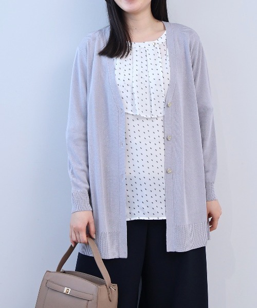 fleur by mint breeze(フルールバイミントブリーズ)の「【接触冷感】【L~5L 大きいサイズ】シャイニーヤーンVネックカーディガン(カーディガン/ボレロ・レディース・ベージュ/ブラック/グレー・5L/4L/3L/LL)」の3枚目の写真