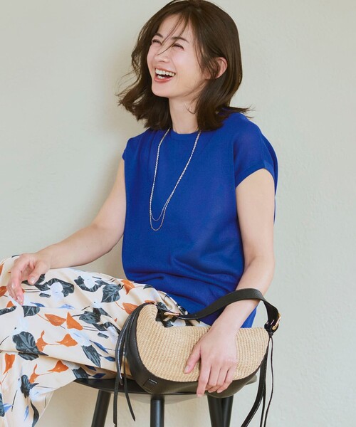 23区（ニジュウサンク）の「シャイニーシアー ノースリーブ ニット（ニット/セーター・レディース・ホワイト系/ネイビー系/ブルー系/ライトグレー系/ベージュ系・38）」の5枚目の写真