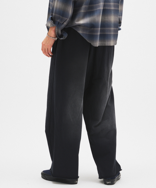 JOURNAL STANDARD（ジャーナルスタンダード）の「エイジング フェード 2タック スウェット パンツ（スウェットパンツ・メンズ・チャコールグレー/ブラック・LARGE/MEDIUM）」の11枚目の写真