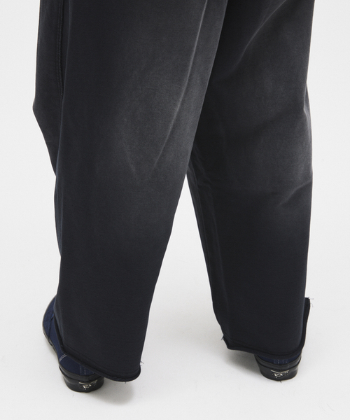 JOURNAL STANDARD（ジャーナルスタンダード）の「エイジング フェード 2タック スウェット パンツ（スウェットパンツ・メンズ・チャコールグレー/ブラック・LARGE/MEDIUM）」の17枚目の写真