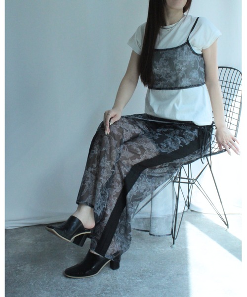 amini(アミニ)の「メッシュボタニカルプリントビスチェ【SET UP可】(キャミソール・レディース・ベージュ/ブラック/ネイビー・MEDIUM)」の10枚目の写真