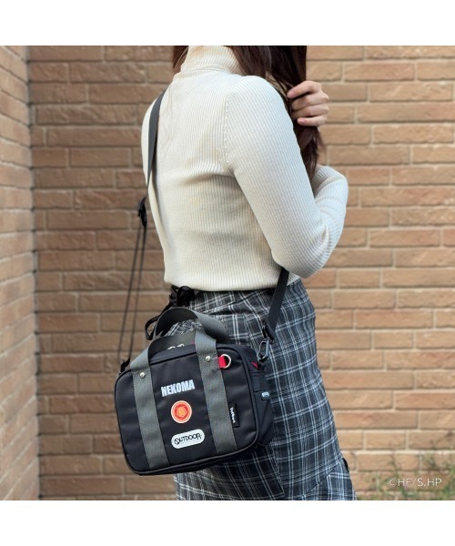 OUTDOOR PRODUCTS(アウトドアプロダクツ)の「【ハイキュー!!×OUTDOOR PRODUCTS】 スクールバッグ風ミニショルダー(ショルダーバッグ・レディース・ブラック×レッド/ブラック/ネイビー/ベージュ・FREE)」の5枚目の写真