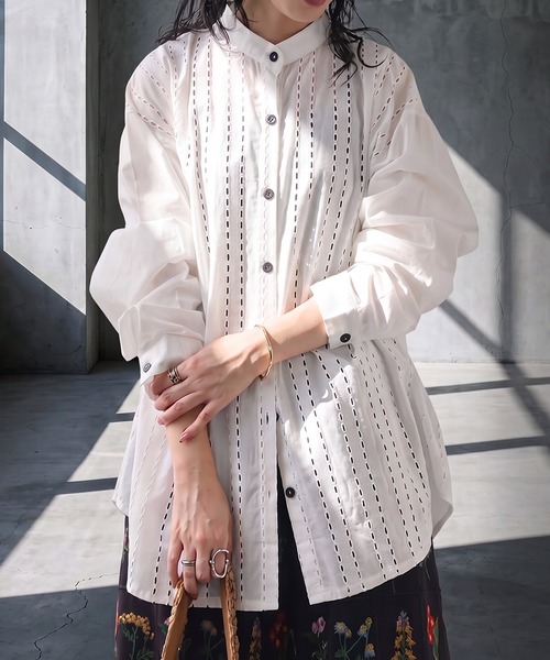 antiqua(アンティカ)の「レース切替 コットン シアー シャツ(シャツ/ブラウス・レディース・ホワイト/ブラック・ONESIZE)」の1枚目の写真