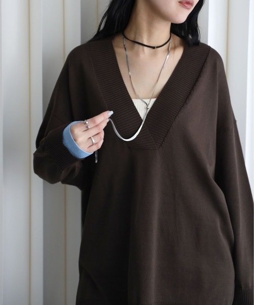 YENNA（イェンナ）の「【ディープVネック 配色レイヤードスリーブルーズニット】深Vネックニット/バイカラースリーブ（ニット/セーター・レディース・ブラウン/ネイビー/アイボリー・FREE）」の3枚目の写真